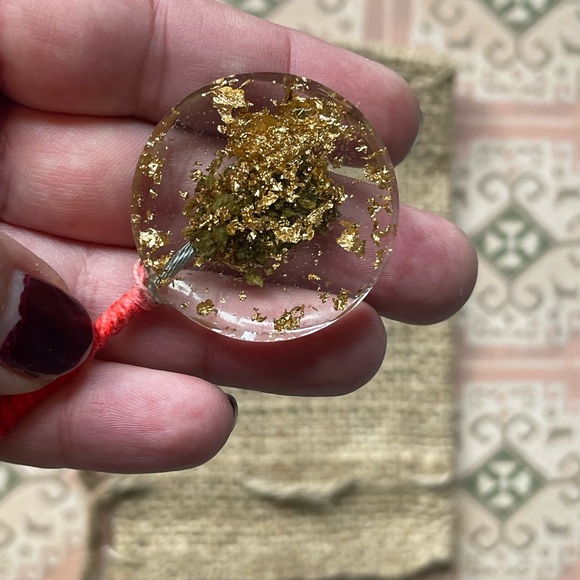 Handmade botanical resin art clip with macrame covered post - round gold bud 1C - Picture 3 of 8